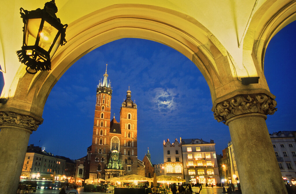 Krakow - St.Mary's Basilica by night